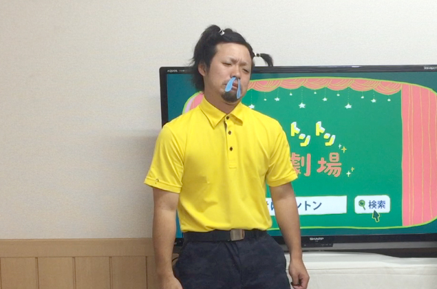 大量に鼻水を垂らす男の子(トン之丞)の写真