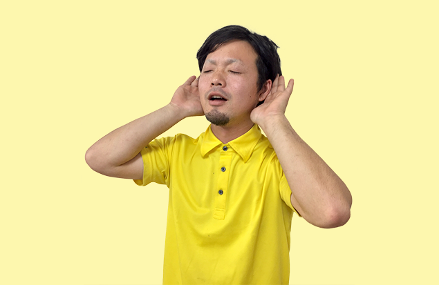耳を傾けている写真