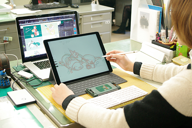 MacBook Pro、iPad Pro、iPhone6を使っている写真