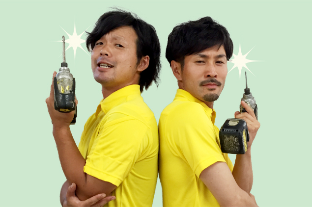 ドリルを持って格好つけている写真