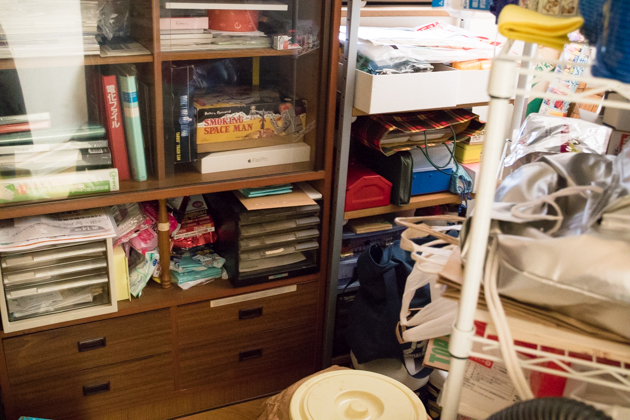 ぐちゃぐちゃな部屋の写真