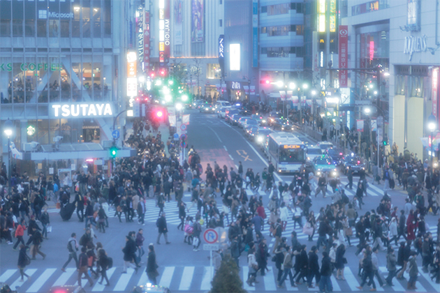 近未来的なスクランブル交差点の写真