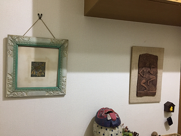 壁掛けした絵の写真
