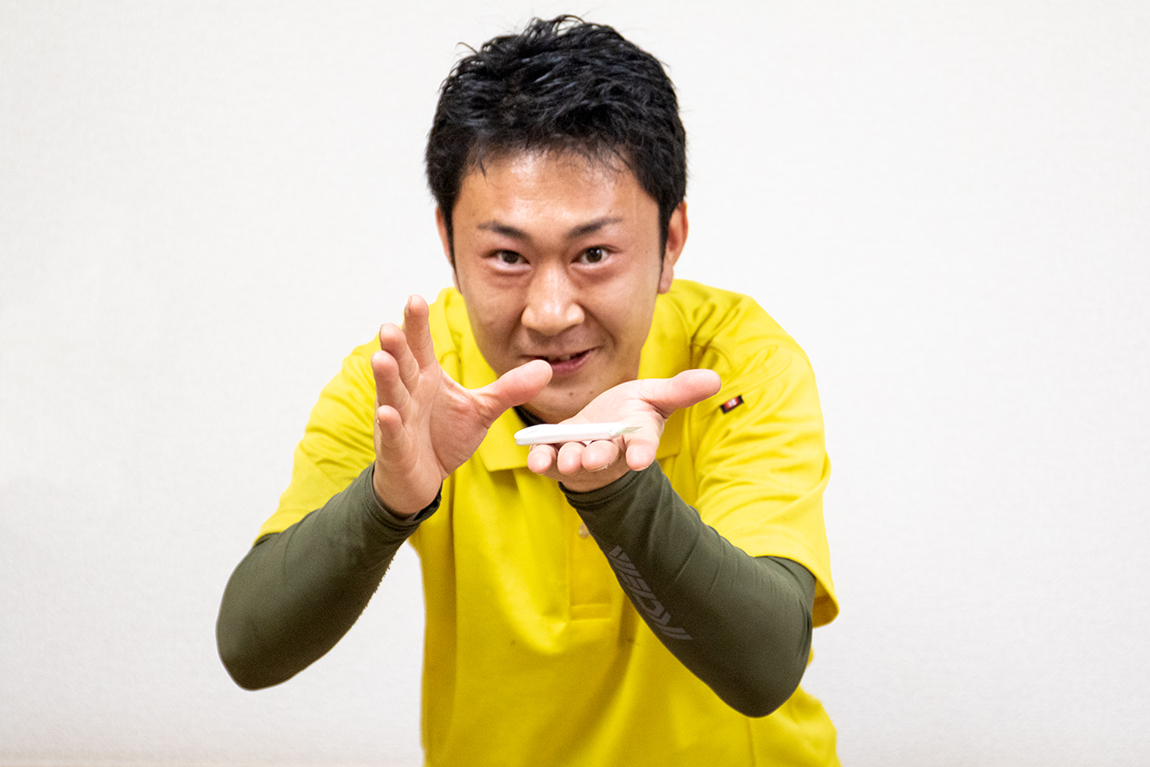 オレンジバーを持った中村の写真
