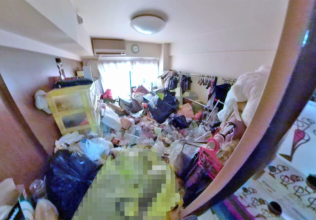 愛知県２LＤＫ　ゴミが天井近くまであるお部屋の片付け前の奥にある部屋の様子