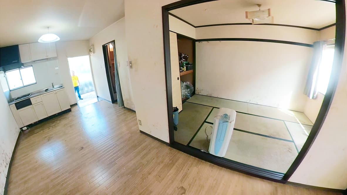 すっかり何も無くなった部屋全体の写真