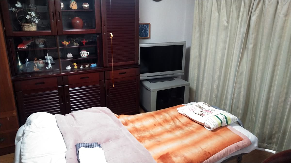 片付け前の寝室の様子