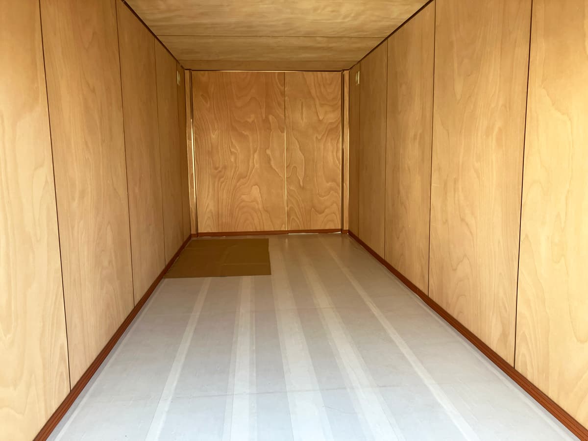 空っぽになった貸倉庫の様子