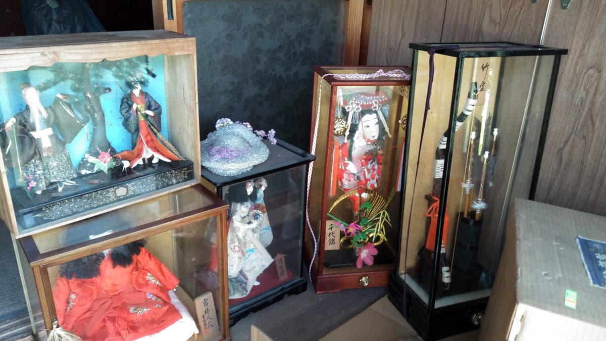 片付け前のお人形さんの画像