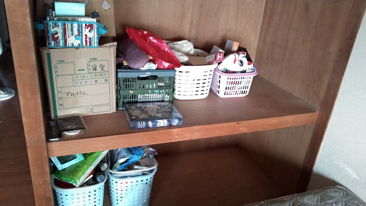 取っておくモノを押入れにまとめた様子