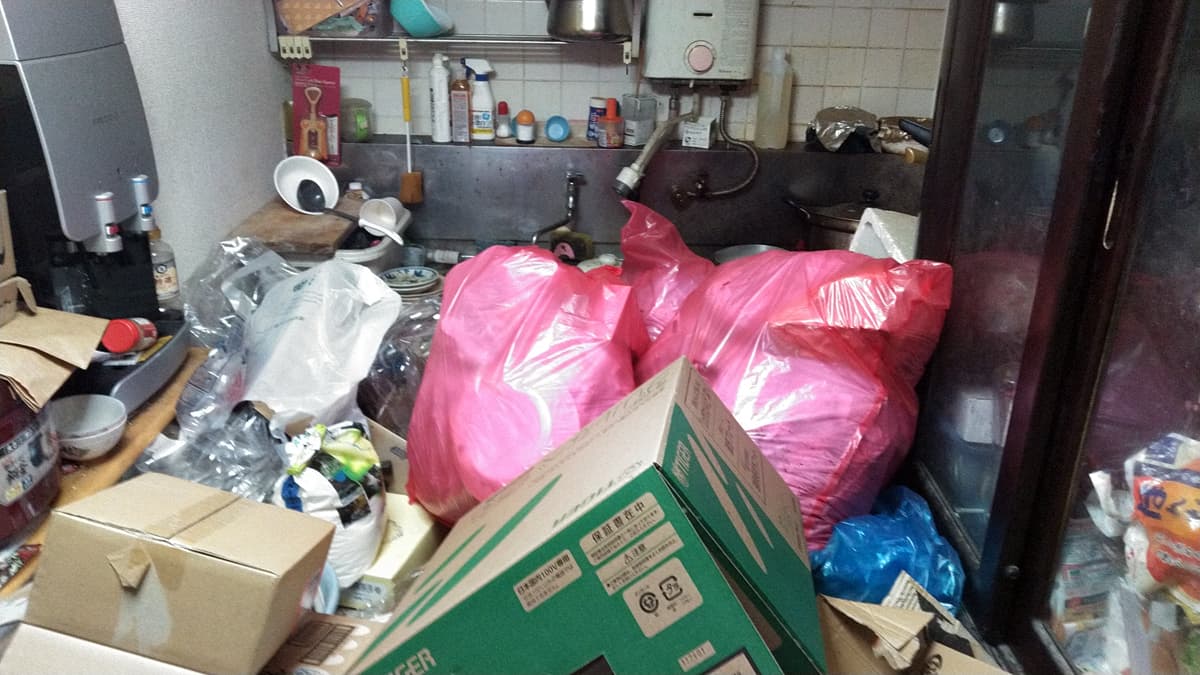 片付け前のキッチンの様子
