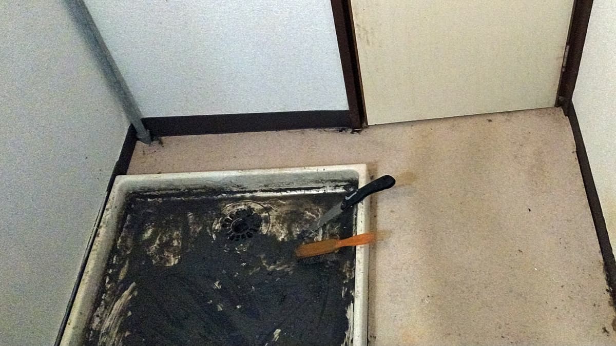 清掃前の洗濯パンの様子